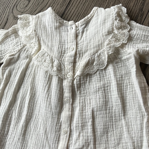 Bundle of 4 girls tops, like new condition 4T/5T plus 3 bonus. - Picture 11 of 17